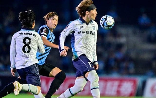 「上田綺世を彷彿させるプレー」アビスパ福岡FW山岸祐也の「超人的胸トラップ」が話題に！ 川崎フロンターレ戦で見せたワンプレーにファン注目