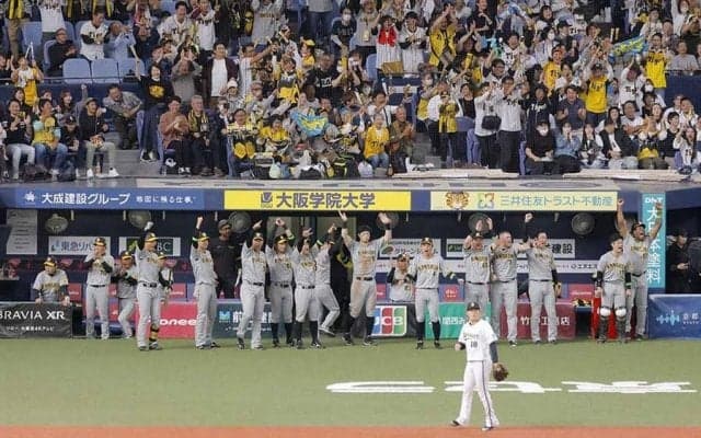 阪神、13安打8得点の猛攻で日本S先勝　1985年以来の7得点＆敵地勝利、オリは山本が誤算