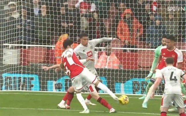 冨安健洋、プレミアリーグ50試合目の節目で待望の初ゴール！海外メディアは『8点』の高評価「トミーはファンのお気に入りだ」