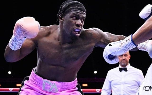 英ヘビー級ボクサーの蛮行が波紋！ TKO敗戦後に主審に右ボディーを食らわす暴挙に「負けを認めようとしなかった」