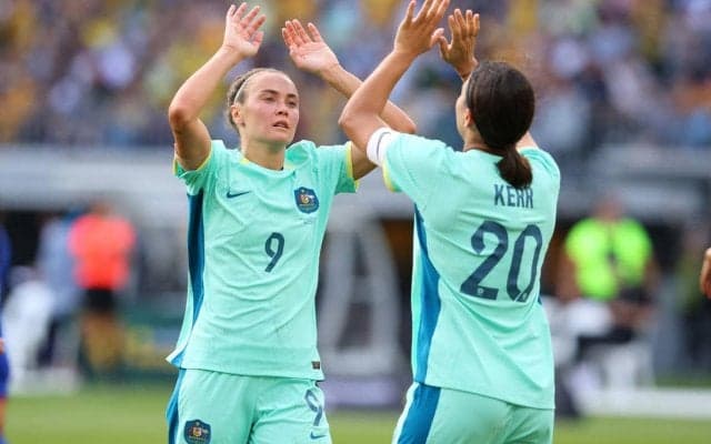 オーストラリアが観衆6万人の前で8得点圧勝！フィリピンを圧倒しサム・カーとフォードがハット【パリ五輪アジア2次予選】