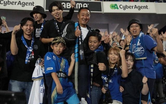 「やっぱりファミリー」優勝＆昇格の悲願達成の町田、黒田剛監督が“ファミリー”と語るサポーターに感謝「応援、声援以外の言葉を聞いたことがない」