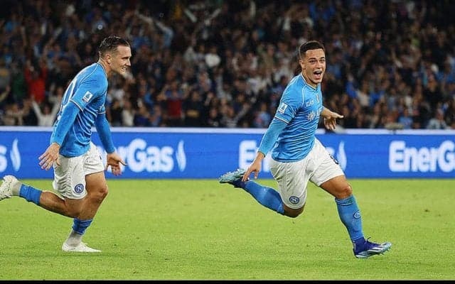 ジルーがドッピエッタもナポリが後半に追いつき白熱のドロー決着【セリエA】