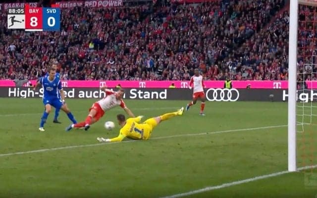 もはや暴力… 9試合で驚異の12ゴール！ドイツでも大暴れ バイエルンの絶対的ストライカー・ケインが今季2度目のハットトリックを達成した衝撃シーン