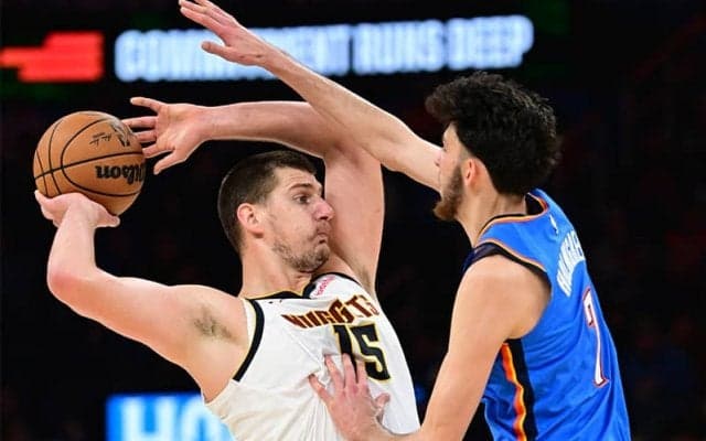 “40キロ差”のマッチアップに臨んだホルムグレン…「もう少し太るべき」とヨキッチは語る