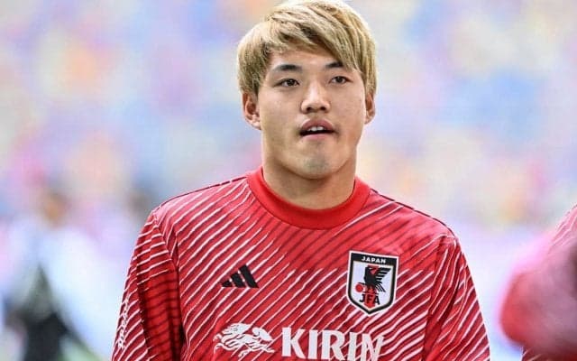 「キレッキレやん」「狭いスペースですげえな」フライブルクMF堂安律が「3人の包囲網をドリブル突破」して話題に！素早いボールタッチで右サイドを切り裂く