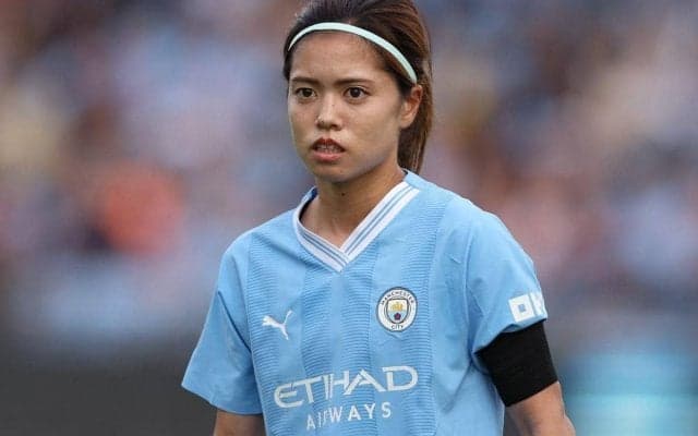 長谷川唯がデ・ブライネの隣に！バロンドールにノミネートされたシティ10選手の集合写真が反響「ここにいるの凄すぎる」「額に入れて飾っておきたい」