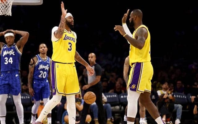 ホームでマジックを迎え撃ったレイカーズが3点差の接戦制す…八村塁は左目負傷で欠場