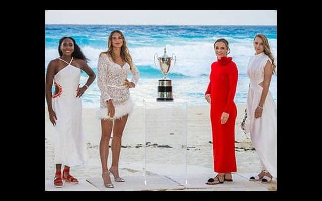  なぜ1人だけ赤いドレス？真相語る 