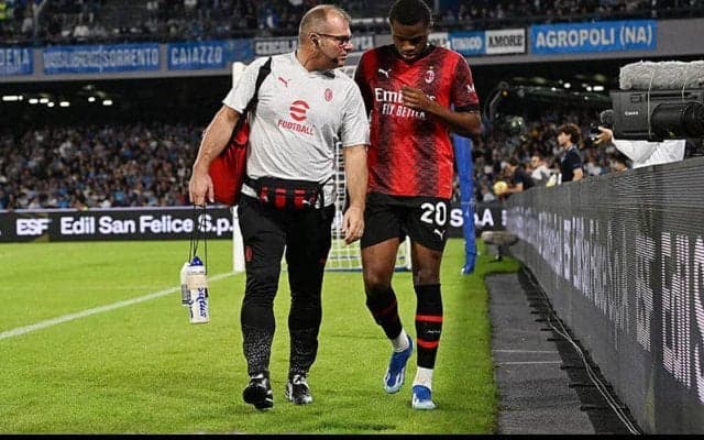 ナポリ戦負傷交代のカルル、少なくとも4カ月離脱か