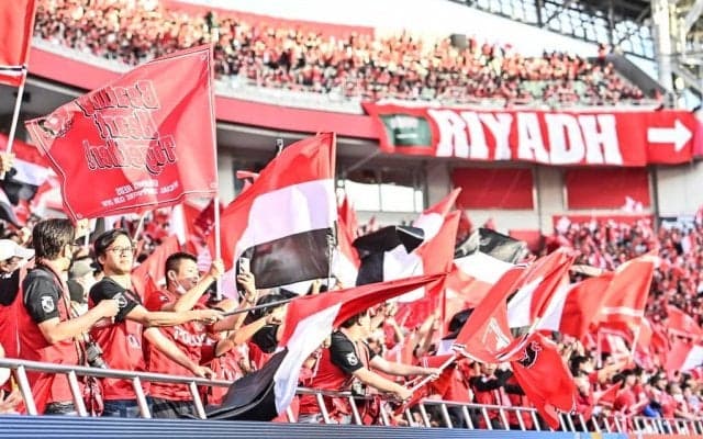 「とても綺麗で可愛い」テレ朝の人気女子アナの「浦和レッズ応援姿」公開！ 私服でビール片手のプライベートショットにファン歓喜の声