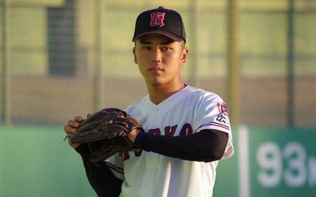 “悪夢の夏”から2か月　1年春から名門の「1」背負う右腕…来春選抜へ近付く無双