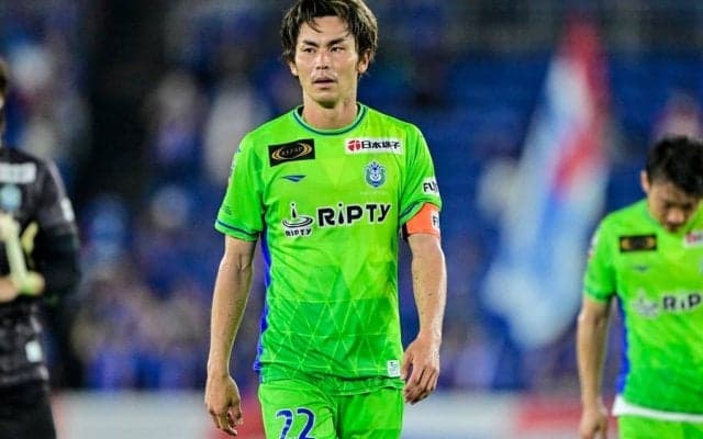 「この試合で一番面白かった」GKとして緊急出場の湘南ベルマーレDF、「終了間際のクロス対応」が話題に！ スタジアムのサポーターからは大歓声
