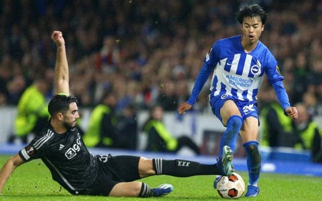 「試合の激しさを物語る…」“三笘カメラ”が捉えたバチバチの1対1映像が反響！左足のソックスには穴が空く