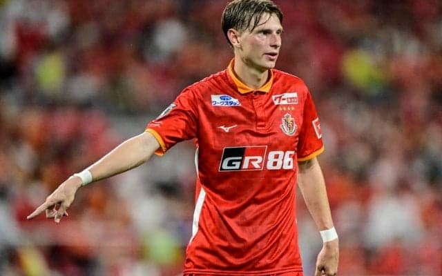 「素敵な景色の中で相変わらずのイケメン」J1名古屋のユンカーが「岐阜県での観光オフショット」公開！ 三重塔前での写真に「何頭身あるんや...」と絶賛相次ぐ