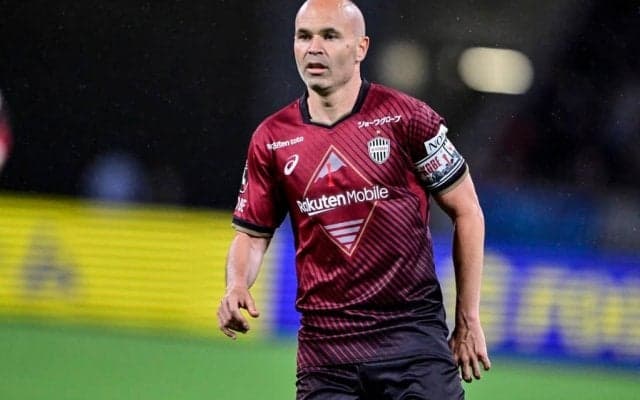 「Jリーグでプレーしてたなんて信じられない」元ヴィッセル神戸MFイニエスタがCLで見せた「超人的ドリブル突破」に再脚光！  改めて絶賛の声あがる