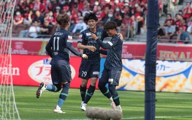 堅守復活の福岡がクラブ史上初のタイトル獲得！終盤の劣勢耐え抜き浦和に逃げ切り勝ち【ルヴァンカップ】