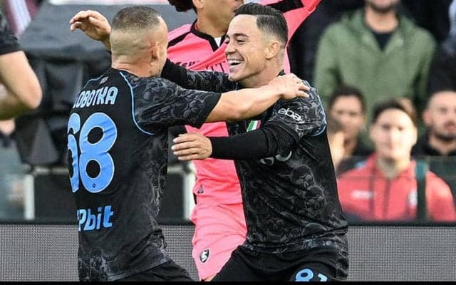 ラスパドーリ&エルマス弾のナポリが最下位サレルニターナに快勝【セリエA】