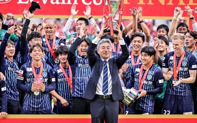 「仕事が早すぎるw」ルヴァン優勝のJ1福岡が、試合終了後すぐに「クラブ史上初の優勝記念グッズ」発表！「かっこよい!!」「買いました!!」の声が出た10アイテム