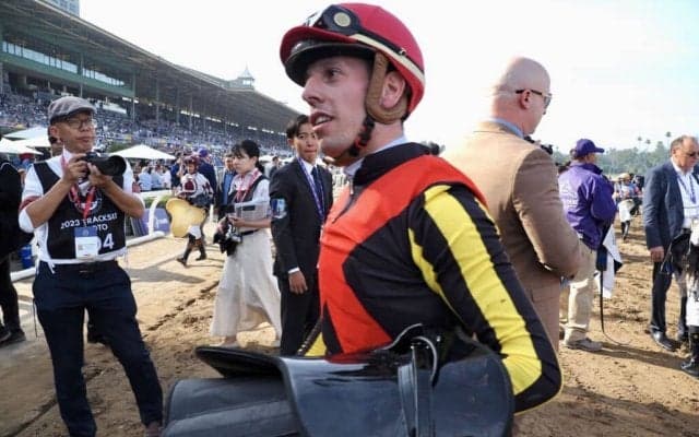 【BCターフ】C.デムーロ「良い競馬をしてくれました」シャフリヤールは3着まで