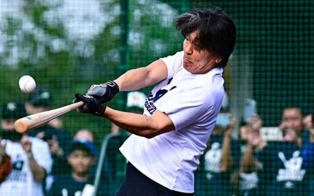 49歳でも変わらぬスイング「やっぱエグい」　弾道は健在…松井秀喜氏の豪快打球に驚愕の声