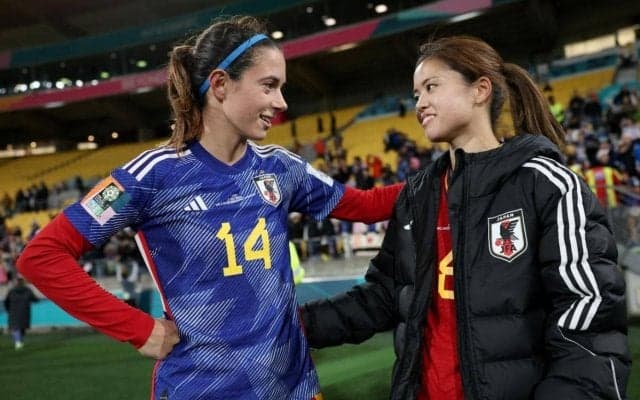 個人四冠、スペイン女子MFボンマティのバロンドール受賞を仲間が祝福！トロフィー付きのケーキに記念パネル「これは素晴らしい」