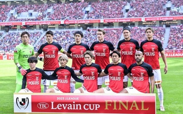 「おおおお！素敵ですな！」浦和9選手が写った興梠慎三ゆかりの「ローストチキン店訪問ショット」公開！「地元のお祭りにプライベートで参加する浦和の選手って素敵」と話題に