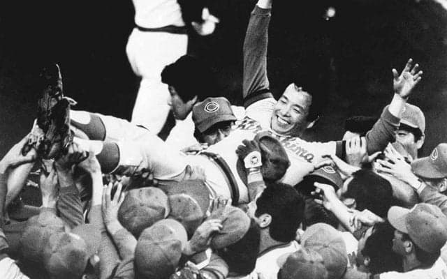 優勝の瞬間を見逃した「とんでもない男」　ベンチでぽつん…胴上げ参加できない大失態