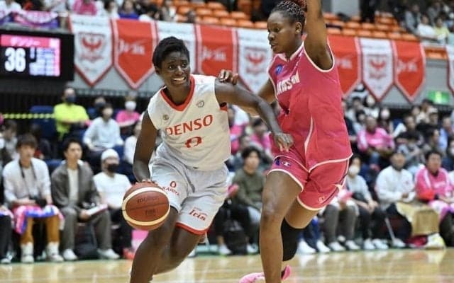 2試合続けて接戦となったデンソーとシャンソンが痛み分け…3チームが開幕8連勝／Wリーグ第4節