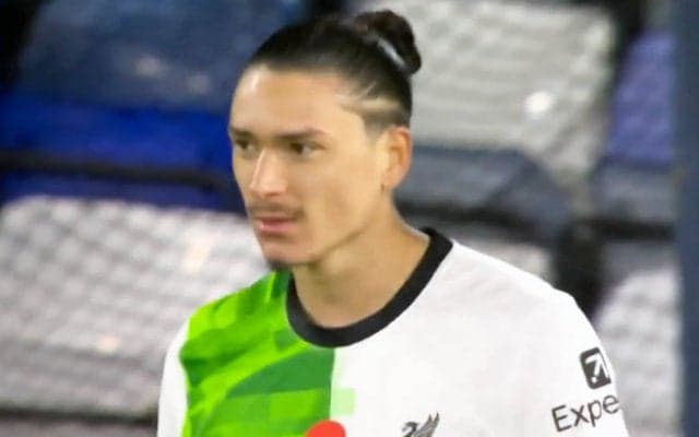 リヴァプールFWの「衝撃的なミス」にサラーは頭を抱え、クロップ監督も激怒！「あまりにも簡単なシュートを外した」と批判殺到