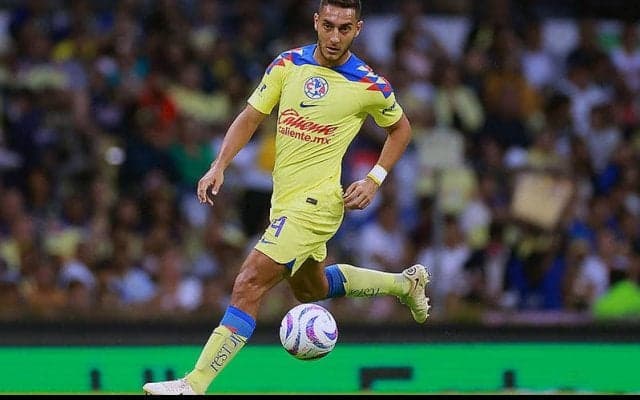 スパーズがウルグアイ代表DFカセレスの獲得に動くか？