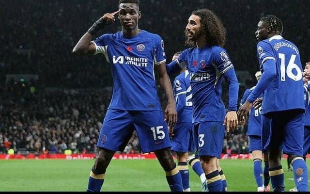 ジャクソン3発で逆転チェルシーがポチェッティーノ初帰還のダービー制す！　2人退場に主力負傷スパーズはダメージ大の今季初黒星【プレミアリーグ】