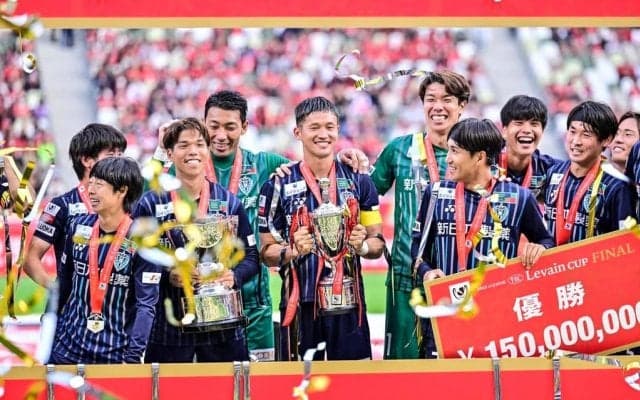 「神動画でしかない、、」「世界一のスタジアムDJだ」アビスパ福岡、ルヴァン杯決勝での選手紹介時の「DJブース舞台裏映像」が話題に！ スタジアムDJによる魂の叫び