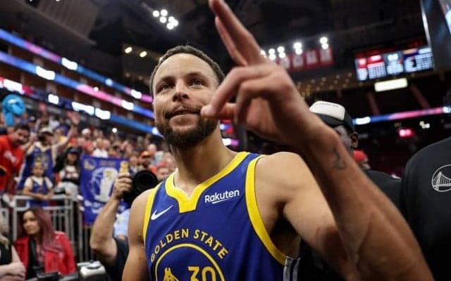 ステフィン・カリーがNBA新記録を樹立…開幕から8戦連続で3ポイント4本以上を成功