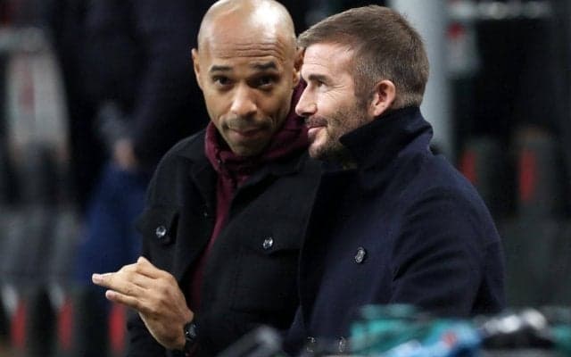 レジェンドが一触即発！？アンリにポテチを全部食べられてしまったベッカムが話題「目が笑ってない」「絶対怒ってる」