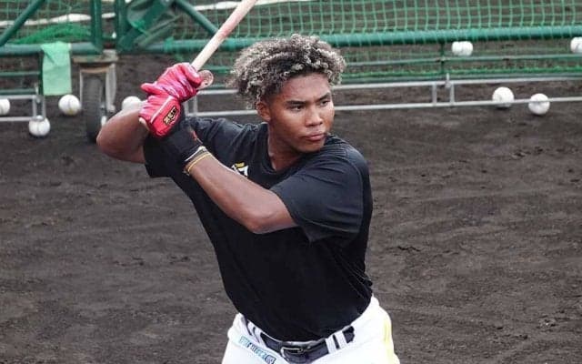 契約交渉初日に“保留”1号　5年目野手がサインせず…広報説明「考える時間がほしい」