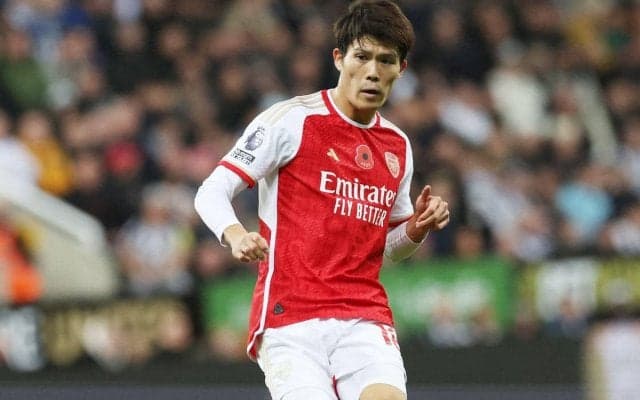 「相変わらず堅実」負傷の可能性もある冨安健洋は前半のみのプレーも高評価「マルティネッリが左サイドでダメージを与えることを可能に」