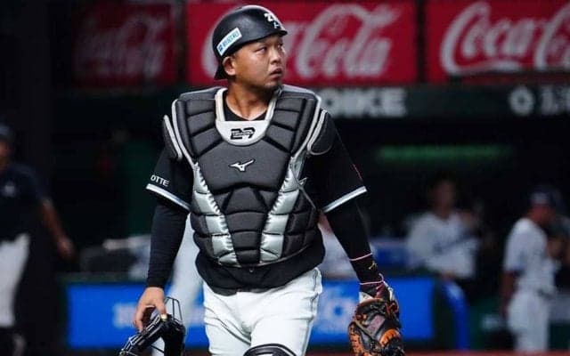 ロッテ田村龍弘、FA宣言をしての残留発表「生涯ロッテで頑張りたいという気持ち」