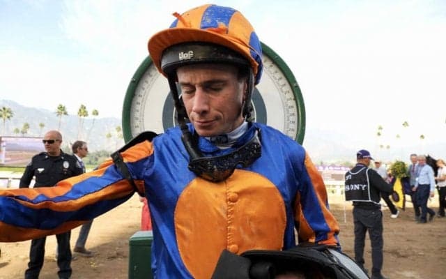 R.ムーア騎手、H.ドイル騎手、T.マーカンド騎手に短期免許交付