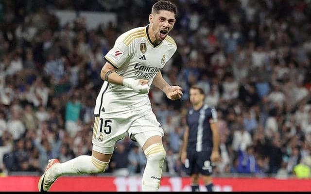 マドリーがバルベルデと契約延長！　2029年までの新契約にサイン