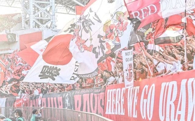 「プロモみたい」「あまりにも可愛すぎる」セントフォース所属キャスターの「浦和レッズグッズ着用PV」が大好評すぎて、OLショップがアクセス集中の大混乱！「破壊力やばい」の声