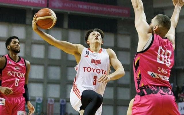 アルバルク東京、秋田ノーザンハピネッツを48点に抑えて完勝…10連勝目指して第2戦へ