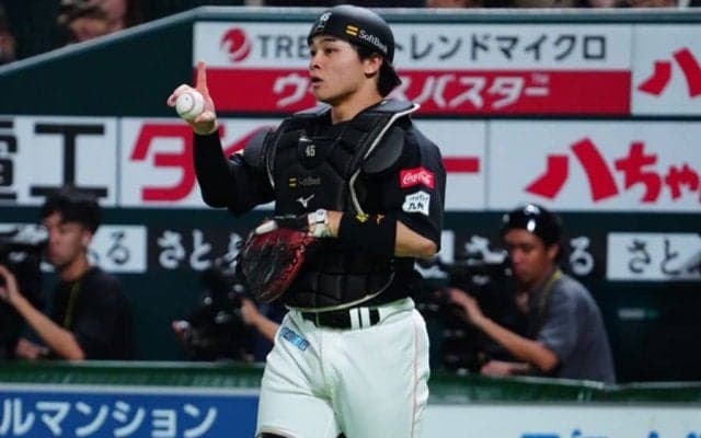 「外野手剥奪」小久保新監督が厳命　甲斐拓也と「勝負しろ」…期待の26歳に熱い思い