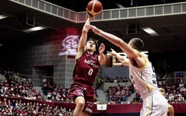 川崎ブレイブサンダースが“サンダー”対決を制して5連勝…藤井祐眞と辻直人が得点の奪い合い