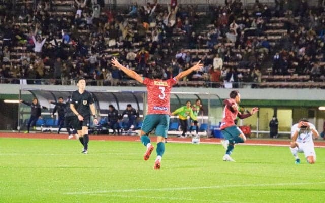 来季J3参入消滅も…JFL高知が後半AT弾で劇的勝利！吉本岳史監督「残り3試合で新しい自分たちに出逢おう」