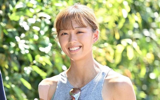 青山華依がトレードマークのキュートな笑顔で疾走　大ケガを乗り越えてパリ五輪へ前進