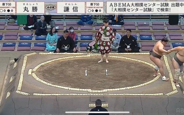 土俵外に落下しそうな対戦相手に咄嗟に手を差し伸べて……力士の紳士的な振る舞いにほっこり「良い奴」「やさしい」