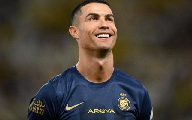 「パパの愛」C・ロナウドが6歳の娘の誕生日を祝う! 仲睦まじい親子ショットも話題「お父さんと同じ目をしてる」