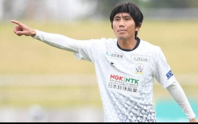 「歳も職業も違うけど…」今季限りで引退の柏木陽介が大物芸能人たちと再会ショット！「仲間であり友達」