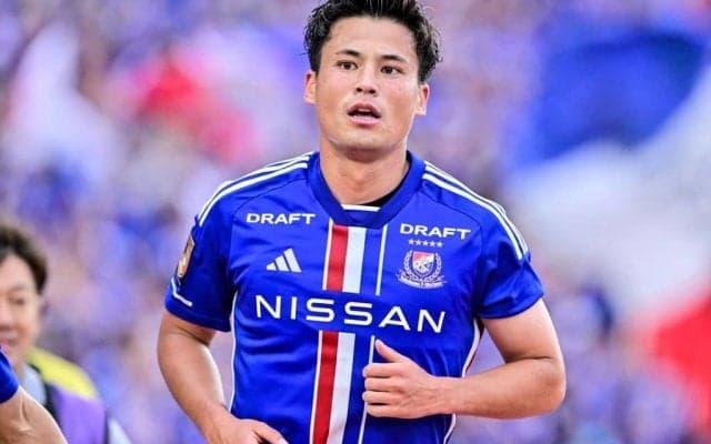 「俳優業にも通用する」「いや、イケメンすぎひん？」横浜FM・宮市亮の「オフの日ルーティン」が話題に！ ジェルで髪型をセットする様子などが好評